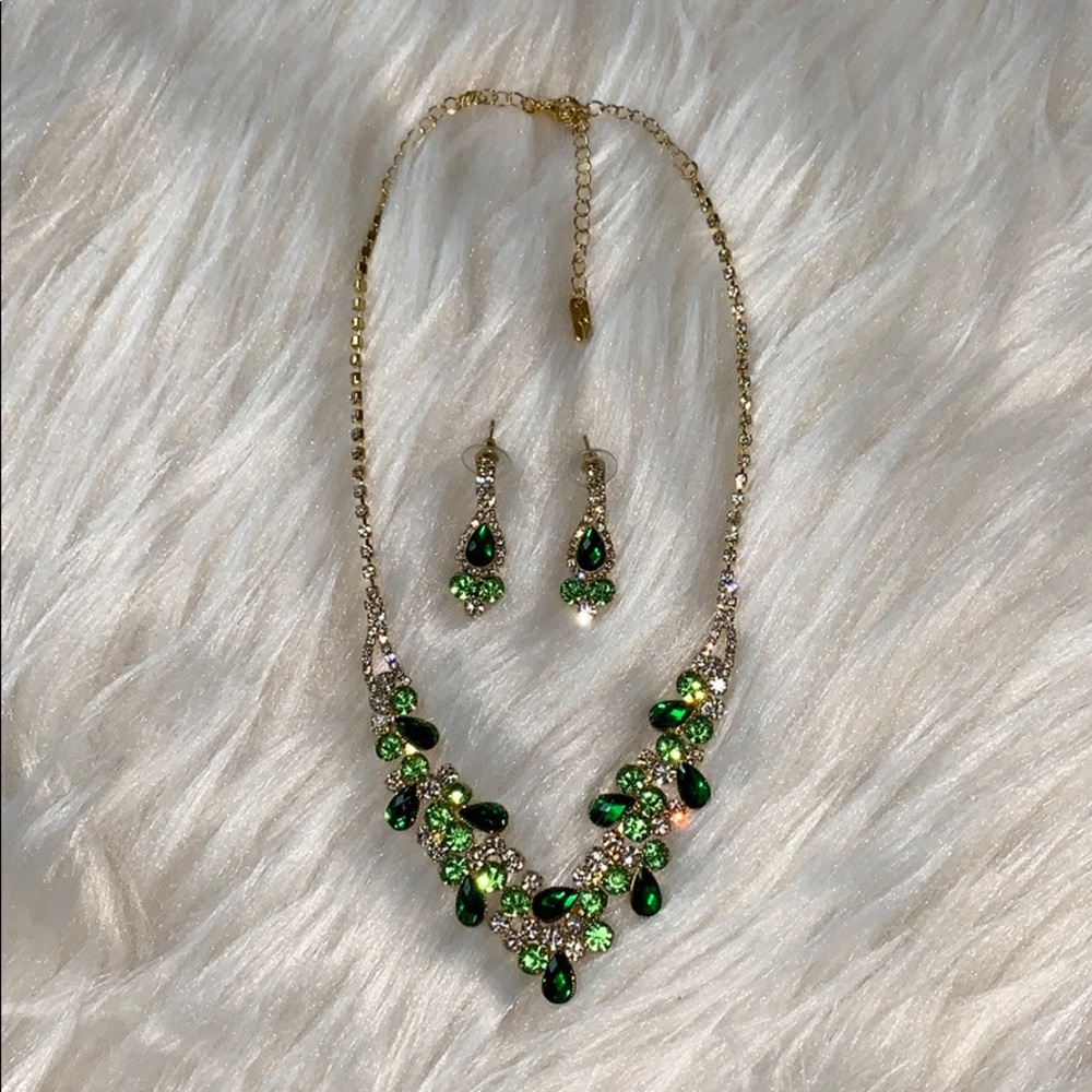 Costume jewelry necklace and matching earrings